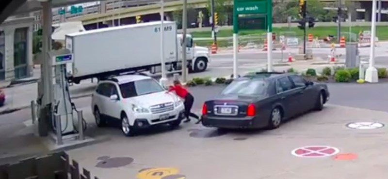El akarták lopni a nő kocsiját, de nem hagyta magát – videó