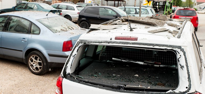 Fotók: A környéken álló autókat is megzúzta a robbanás Győrben