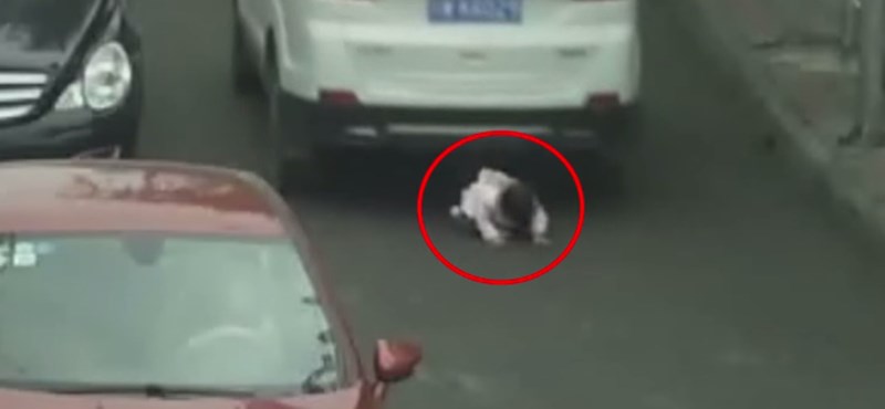 Videó: 2 éves kislány felett hajtott át két terepjáró, de happy end lett a vége