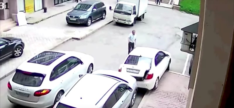 Ilyen nincs is: íme a világ legrosszabb parkolása – videó