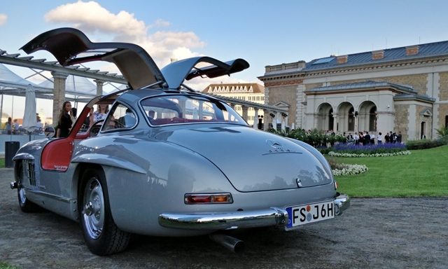 Hamilton James Bondként közlekedik Budapesten – fotógaléria