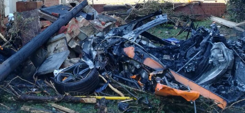 Hihetetlen, de a balesetezett szupersportkocsi utasai karcolásokkal megúszták