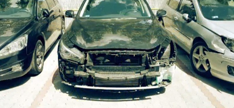 Tanulságos: Elfelejtett szólni a márkaszerviz, hogy rommá törték az ügyfél kocsiját