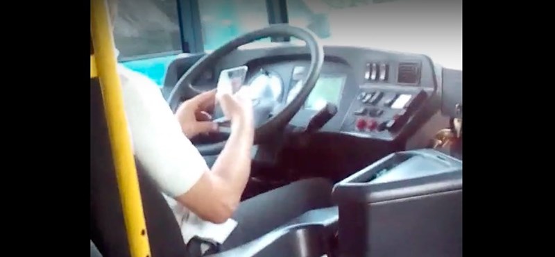 Vezetés közben nyomkodta a mobilját a tatabányai buszsofőr – videó