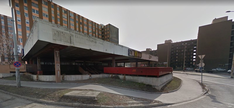 Elbontják az elfeledett metróállomást Kőbányán, park lesz a helyén
