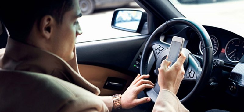 Van egy dolog, ami még az SMS-ezésnél is veszélyesebb vezetés közben
