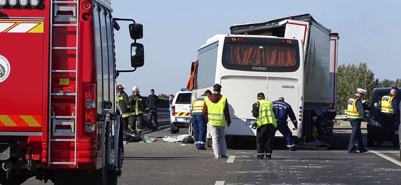 Rendőröket szállított az M5-ösön halálos balesetet szenvedett busz