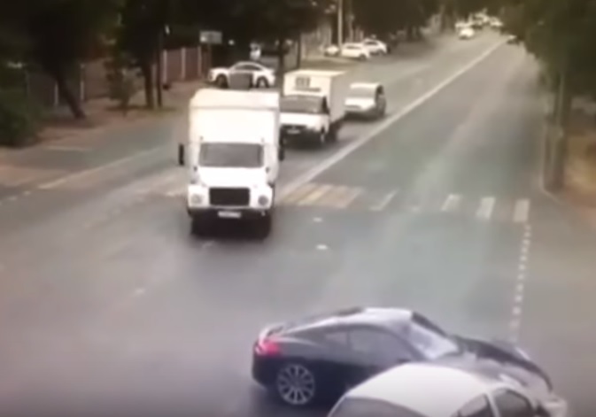 VIDEÓ: Állítólag sokkot kapott, azért követte el a baleset utáni ámokfutást a Porschés