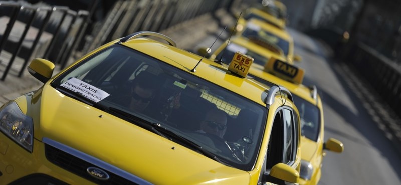 Emelnének a fuvardíjon a budapesti taxisok
