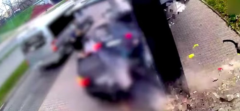Várakozókkal teli buszmegállóba csapódott autójával a részeg lengyel sofőr – videó