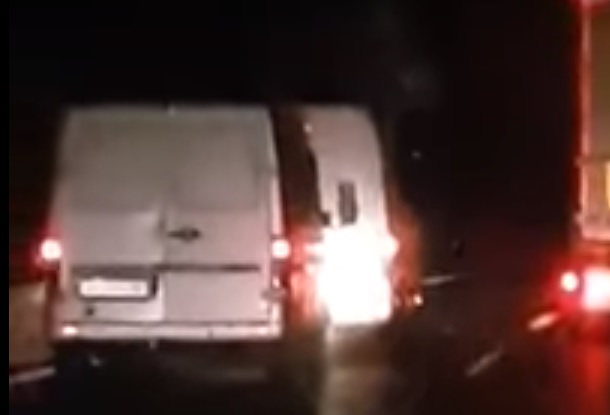 VIDEÓ: Újabb elmebeteg vontatás! Elkapták őket!