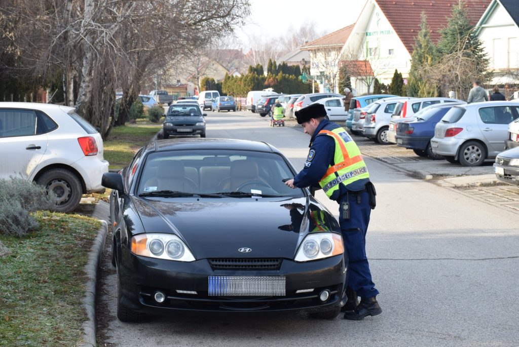Elegük lett a rendőröknek – minden autóst megbüntetnek a Balatonnál