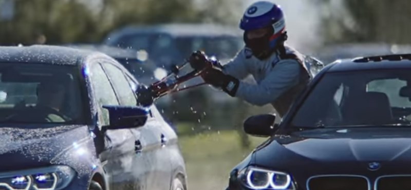 Sodródás közben tankolták meg a 8 órán át driftelő új BMW M5-öst – videó