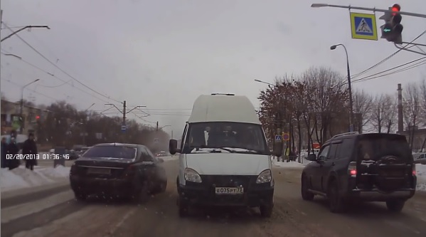 Videó: Látni kell, Oroszországban hogy kezelik a részeg sofőröket!