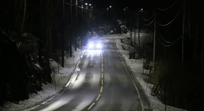 Egy norvég úton elhalványul a közvilágítás, ha nincs rajta autó
