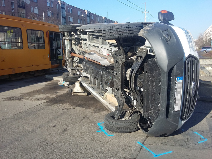 Rommá törte a járművet a 62A villamos – blikk fotók a helyszínről