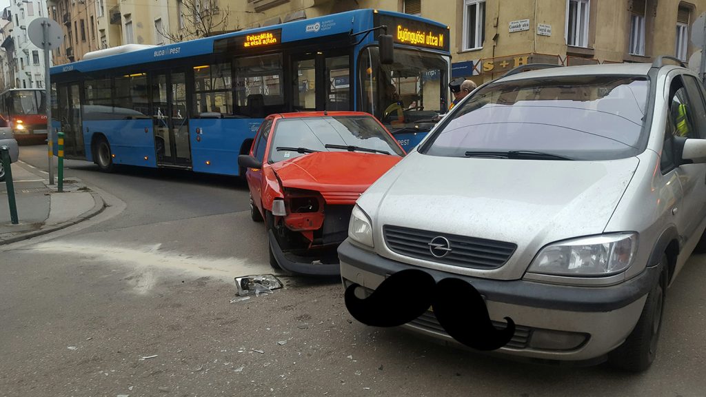 Baleset történt a 13. kerületben a Visegrádi utca és Csanády utca kereszteződésénél