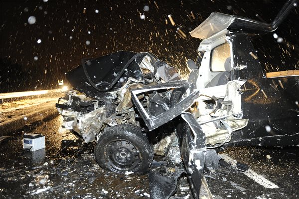 Durva fotók a Nagytétényi úton történt halálos balesetről