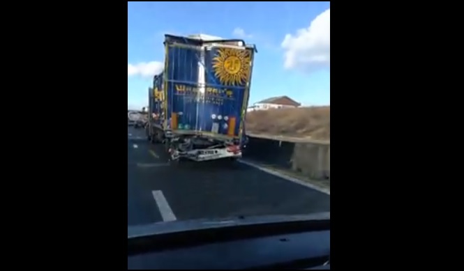 Videó: Veszélyes állapotban lévő pótkocsival közlekedett a kamionos
