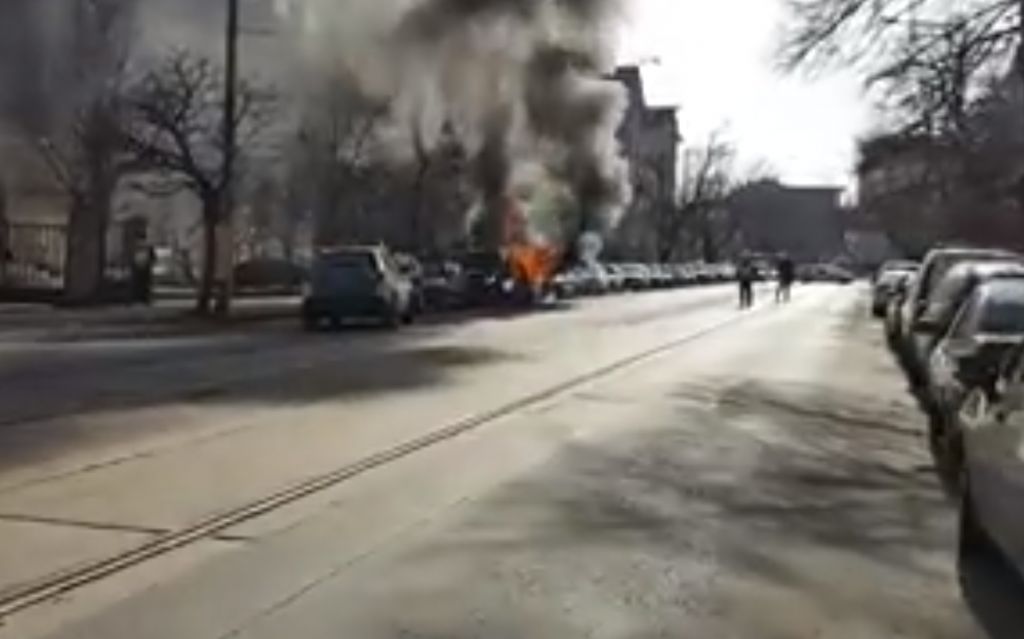VIDEÓ: Így égett ki egy autó a Böszörményi úton