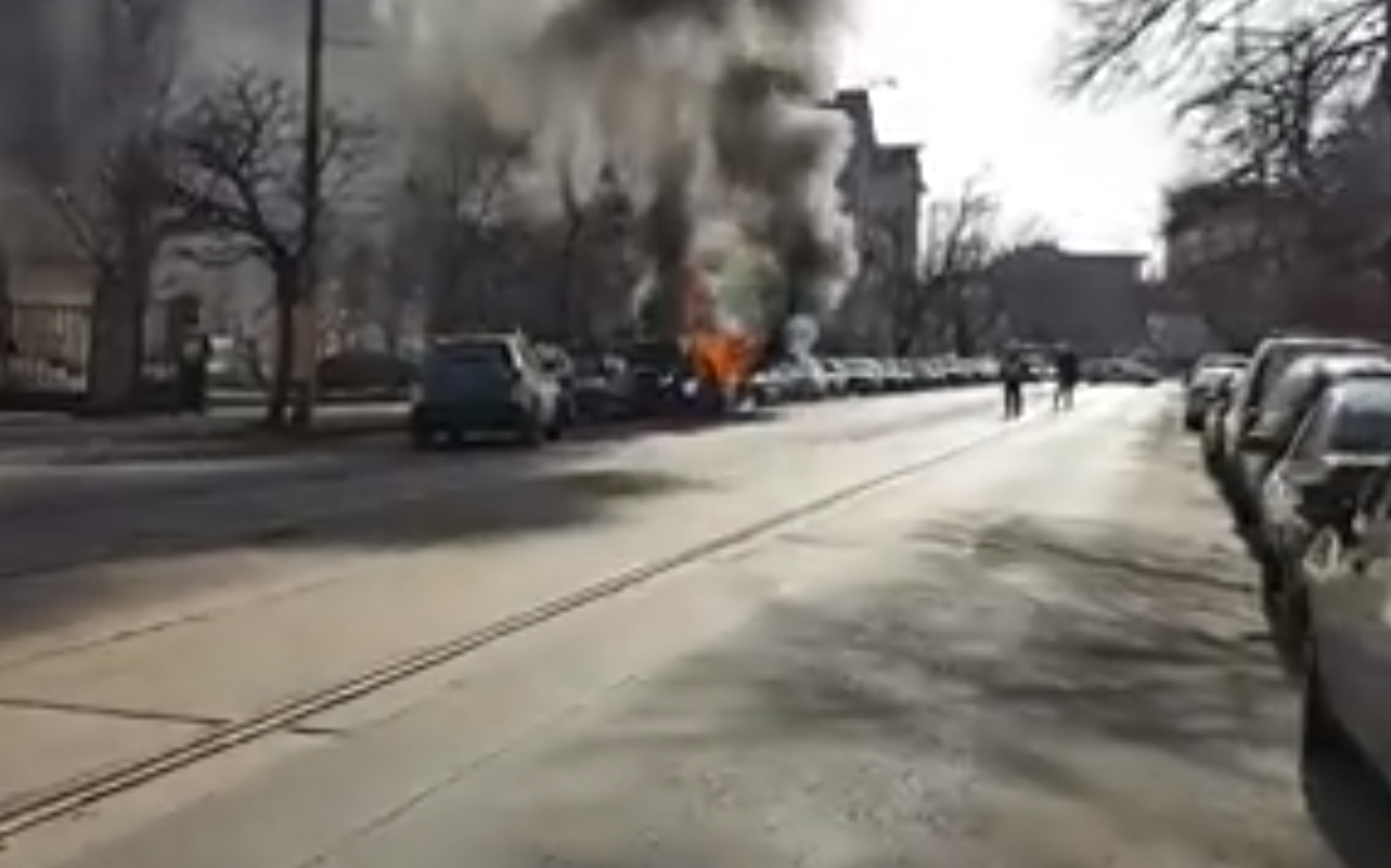 VIDEÓ: Így égett ki egy autó a Böszörményi úton