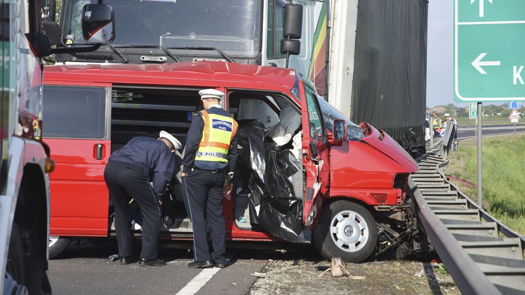 Szörnyű családi tragédia volt a 4-es főúton