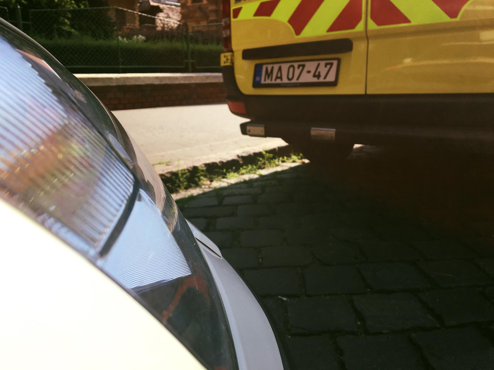 Mindig hagyj szabadon 2 métert a mentő mögött