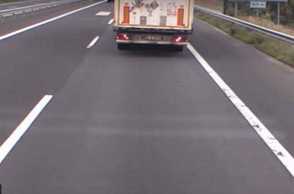 Az M7-sen a rendőrséget hívó kamionos beszámolója sem bizonyít semmit