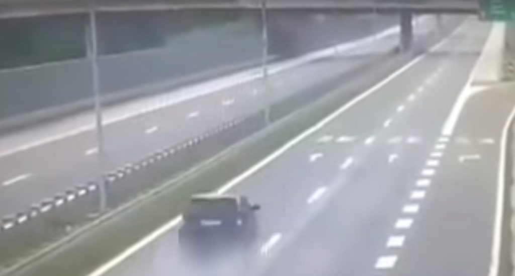Közzétették a felvételt a Bosznia-Hercegovinát megrázó autóbalesetről
