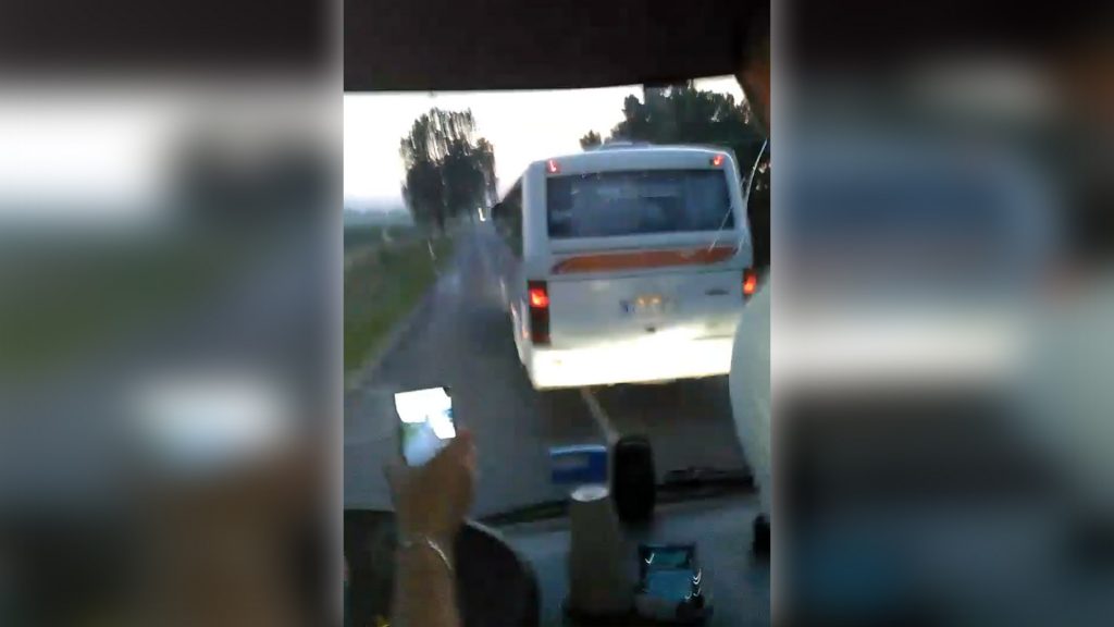 Ez lett a vége a 83-as úton zajló buszok versenyezgetésének