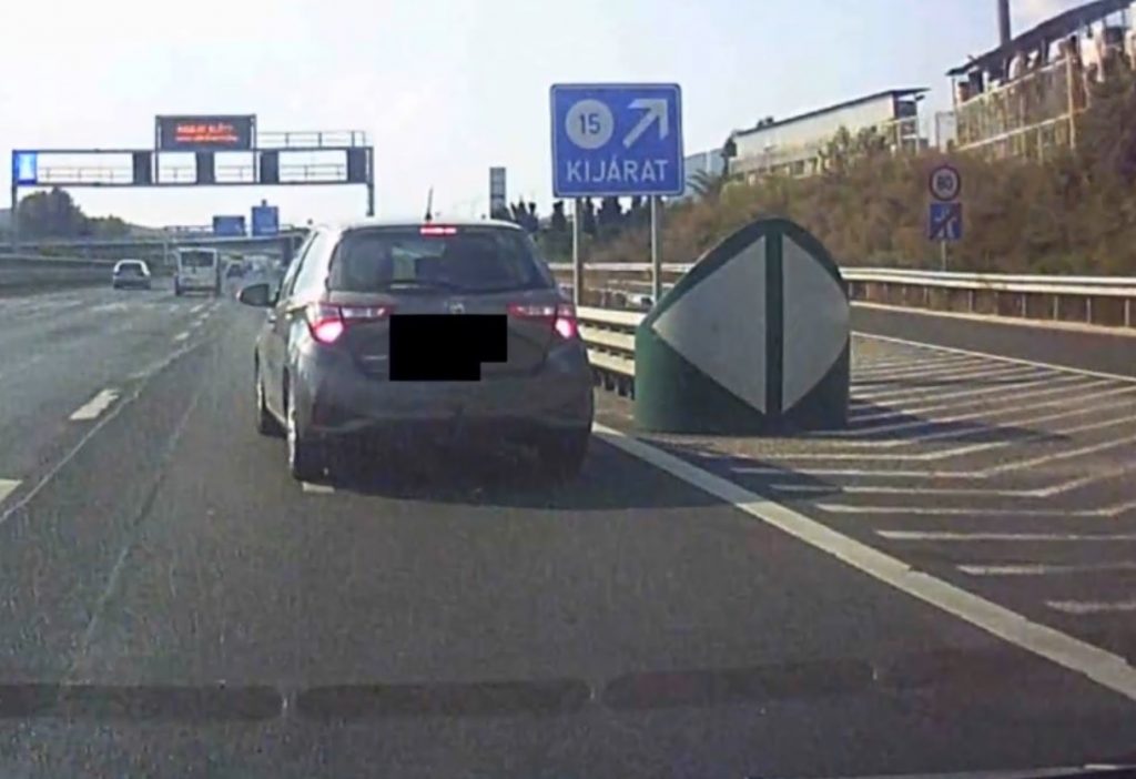 VIDEÓ az M1 kivezetőn: Ezekből vannak a tömeg balesetek