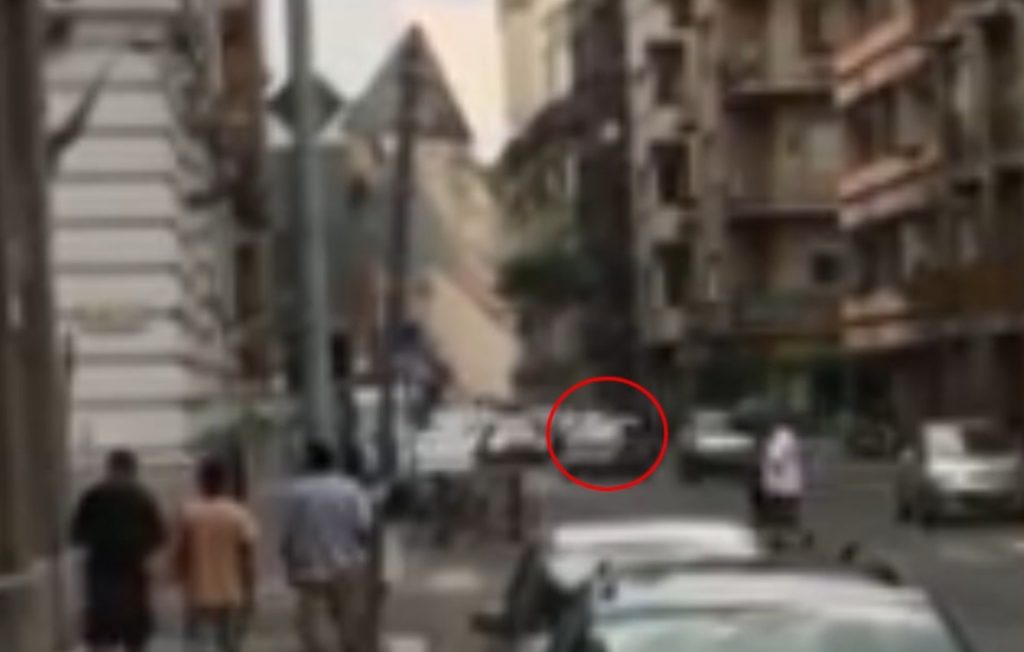 VIDEÓ: Van, aki az 1. kerületi Fő utcán megy forgalommal szemben