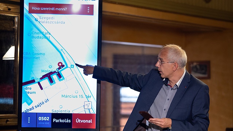 Új, okos parkolási rendszert tesztelnek Budapesten