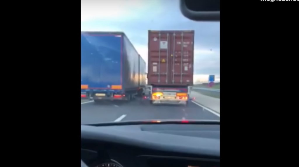 VIDEÓ: 6 percig tartó kamionos előzés? Létezik…