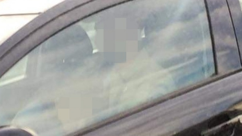Blikk: Az M7-es autópályán 120-as tempónál kényeztette utasa a sofőrt