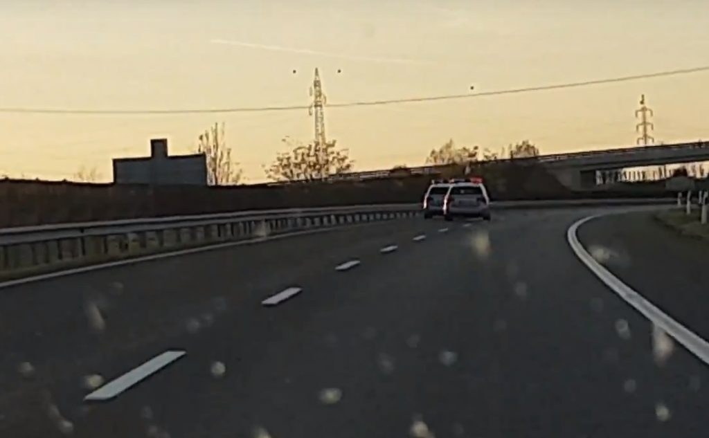 VIDEÓ: Jobbra tartsál autópályán? A “szervek”-nek nem sikerült az M7-en több, mint 4 percen át