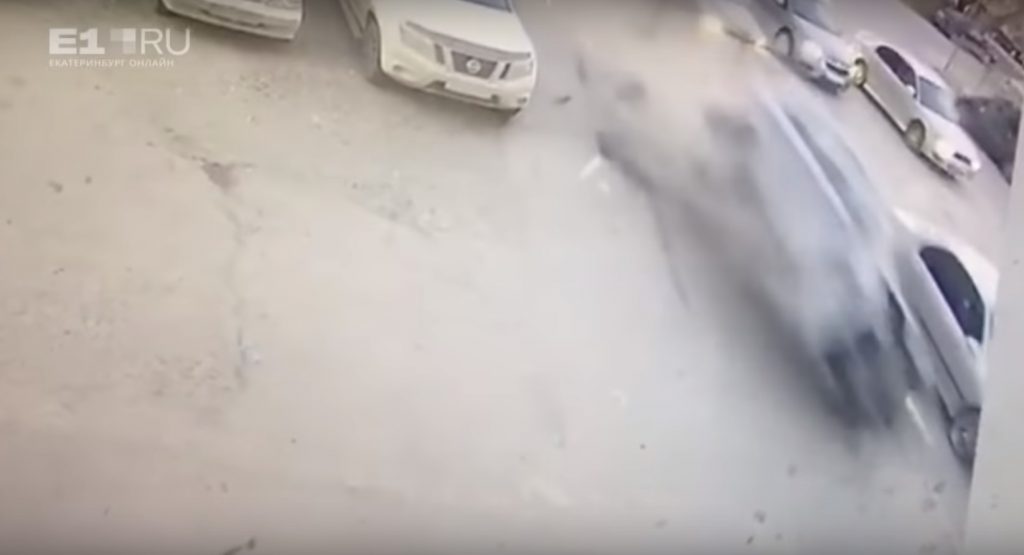 A járdán száguldva csapta el a családot a jekatyerinburgi autós