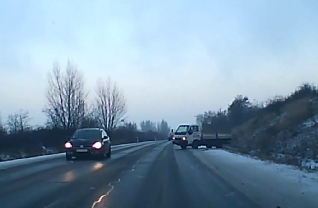 VIDEÓ: A rémálom kisteher, aminek minden fékezése a pokolba vezet. Sajnos nem orosz a felvétel…