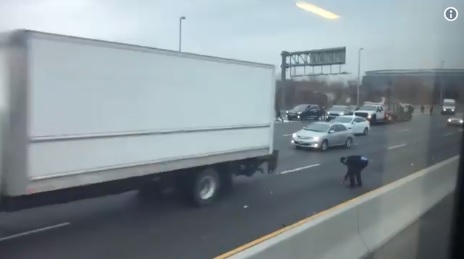 Videó – Pénzeső hullott egy amerikai autópályán – kitalálod, hogy mi történt