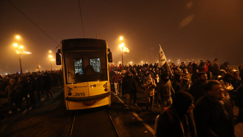 Újabb tüntetés lesz a fővárosban: közlekedési korlátozásokról adott ki közleményt a BKK