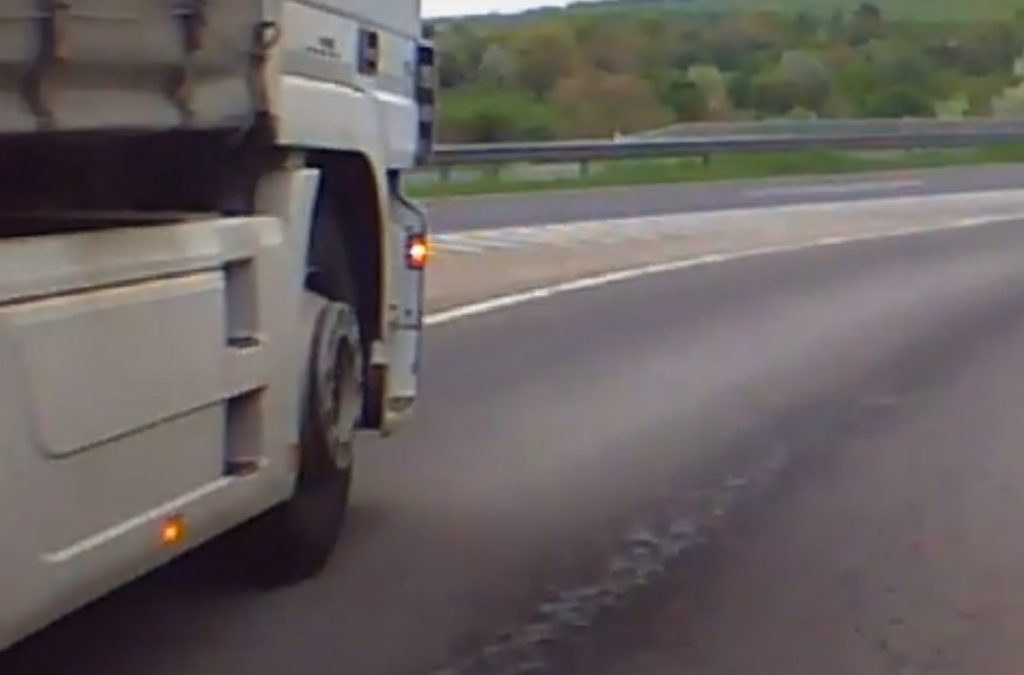 Újabb kamionos “kalandról” küldött VIDEÓT olvasónk, a tegnapi sztori margójára