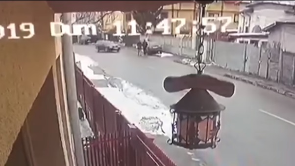 Videó – Bosszúból gázolta el anyósát egy férfi