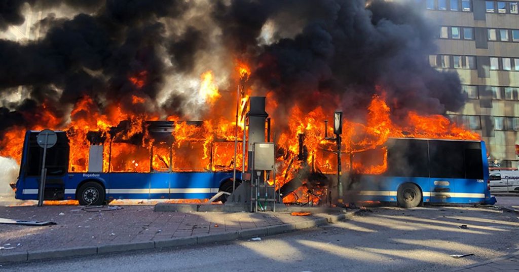 Felrobbant egy busz Stockholmban