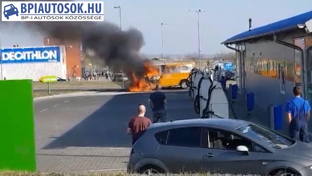 VIDEÓ: Óriási lángokkal ég egy autó a Maglódi IMO mosónál