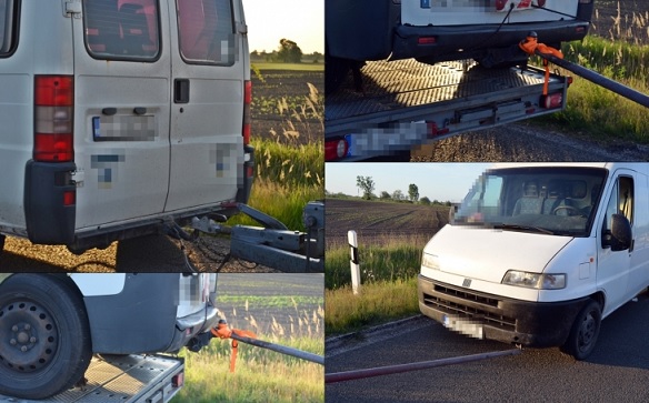 Fotók – Trélerre pakolta a furgont és annak a vonóhorgához kötötte a vontatott autót