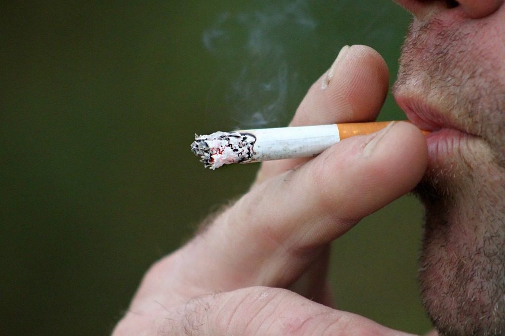 Az olaszok betilthatják az autóban történő dohányzást