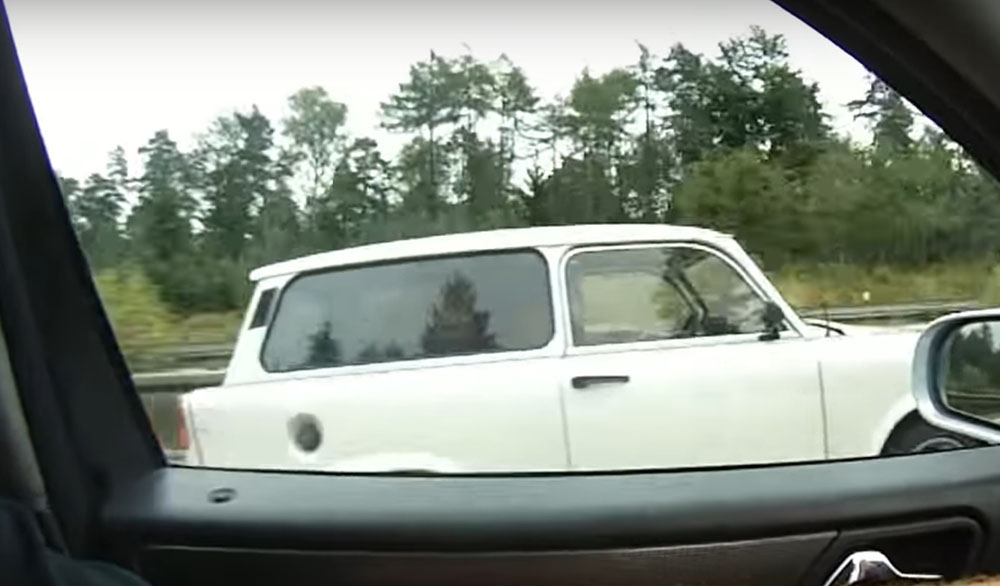 VIDEÓ: Vigyázz, ha ezt a Trabantot meglátod a tükörben