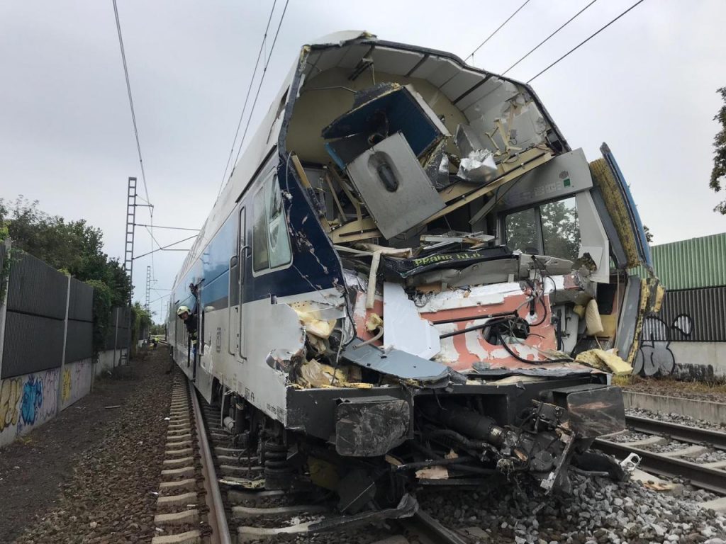 VIDEÓ: Nagyon durva vasúti baleset történt tegnap Prágában