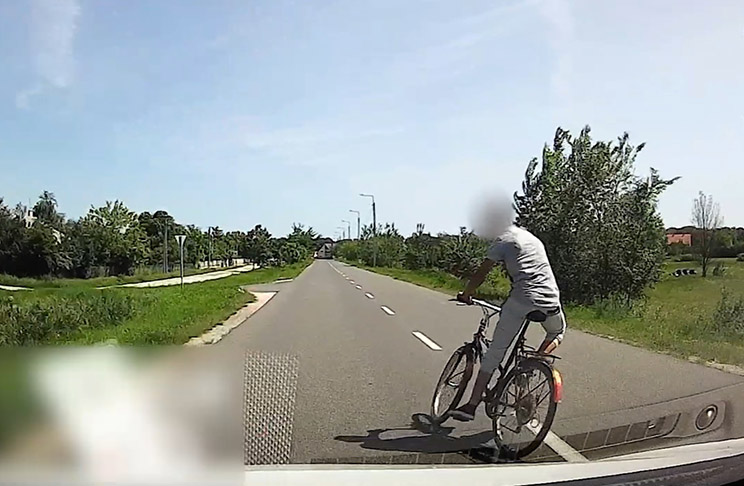 VIDEÓ: Majdnem végzetes biciklis gázolás, aminek több tanulsága is van