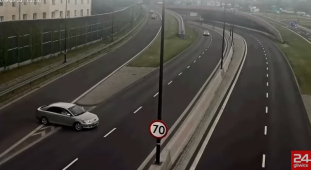 Videó – Megfordult már a fejedben, hogy sikerülhet valakinek szembe menni a forgalommal autópályán? –  Mutatunk egy példát